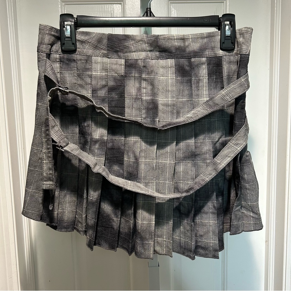 Denny Rose Plaid Pleated Mini Skirt with Double Buckle Detail – Size S